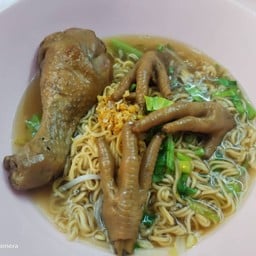 ก๋วยเตี๋ยวมะปรางลูกชิ้นแชมป์