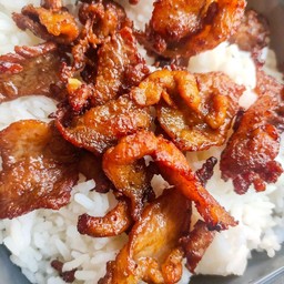 หมูแดดเดียวราดข้าว