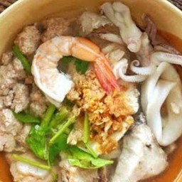 ข้าวต้ม ปลา กุ้ง หมึก หมูสับ ซี่โครงหมู