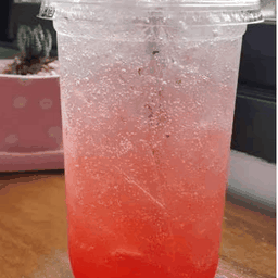 สตอเบอรี่โซดา