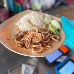 รวมมิตรทอดกระเทียมราดข้าว