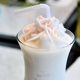มะพร้าวปั่นนมสด 22 oz