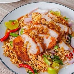 ยำมาม่า (Mama Salad)