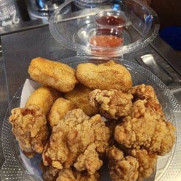 นักเกตไก่ + ไก่คาราเกะ