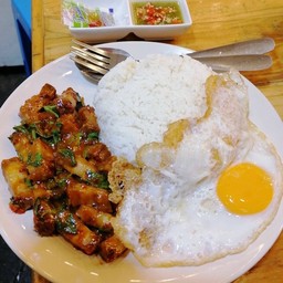 ผัดกระเพราราดข้าว ( โคตรเฮี้ยน )