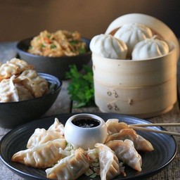 ชุดจัมโบ้ เกี๊ยวซ่าเลิฟเวอร์ 30 ชิ้น