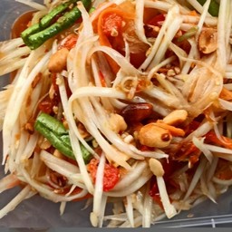 ส้มตำไทยใส่ไข่เค็ม