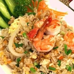 [อร่อยซ่ากับโค้ก] ข้าวผัดทะเล +  โค้ก ออริจินัล (ขวด) 