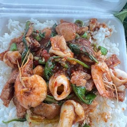 ผัดพริกแกง (ราดข้าว)