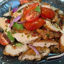 ยำคอหมูทอดแห้ง