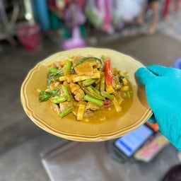 ผัดเครื่องแกงหมู.