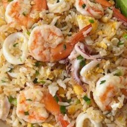 ข้าวผัดทะเล กุ้ง ปลาหมึก