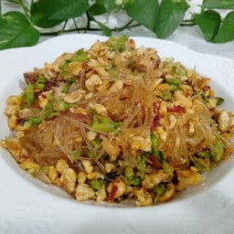 วุ้นเส้นผัดซีอิ๊วไก่