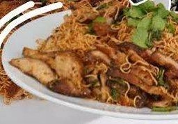 มาม่าผัดขี้เมาคอหมูย่าง