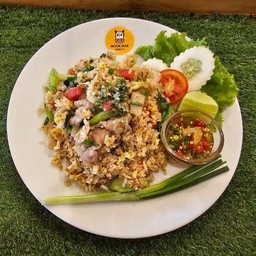ข้าวผัดริมคลอง