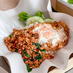 กะเพราหมูสับฮอลแลนด์+ไข่ดาว