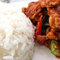 พริกแกงเนื้อ ราดข้าว