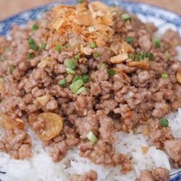 ข้าวหมูกระเทียม
