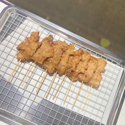 หมูทอดเสียบไม้ (หน้าวัดภูเขาดิน)
