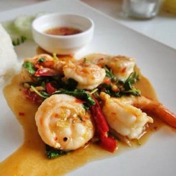 ข้าวกระเพรากุ้ง