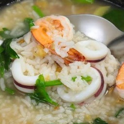 ข้าวต้ม ปลา กุ้ง หมึก