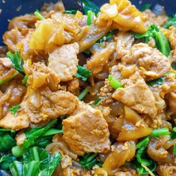 ผัดซี่อิ้วเส้นใหญ่