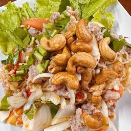 ยำมาม่าหมูสับ