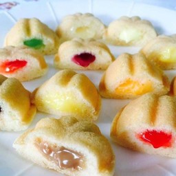 ขนมไข่มีไส้ รวมรส กล่องพลาสติก