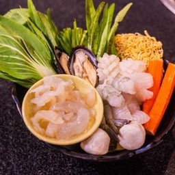 จานกลาง เซ็ตทะเล รวมซุป 中份海鲜套餐包括汤底