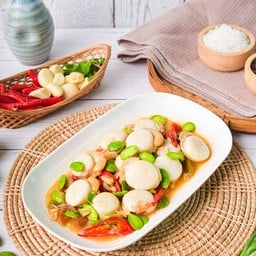 หอยเชลล์ผัดสะตอน้ำพริกกะปิ