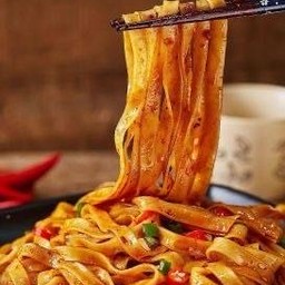 A12 ผัดซีอิ๊วจีน炸酱面