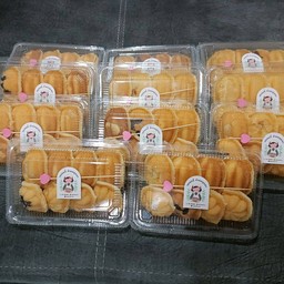 ขนมไข่ผสมมีไส้และไม่มีไส้ กล่องพลาสติก