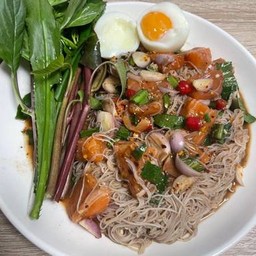 ยำเส้นหมี่แซลมอนบราวน์