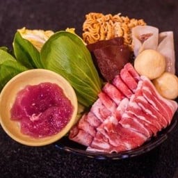 จานใหญ่ เซ็ตหมู รวมซุป 大份猪肉套餐包括汤底