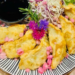 เกี๊ยวซ่าไก่ แป้งกรอบ ต้นตำหรับญี่ปุ่น