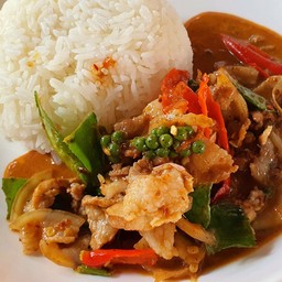 ข้าวราดผัดเผ็ดหมู