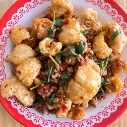 กระเพรากากเจียวหมูสับ + ข้าว