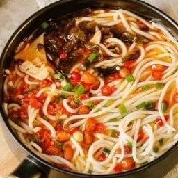 A9 ราเมงเสฉวน鲜椒勾瑰米线