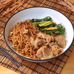 มาม่าผัดหมูนุ่ม