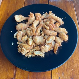 ทอดกระเทียม (กับข้าว)