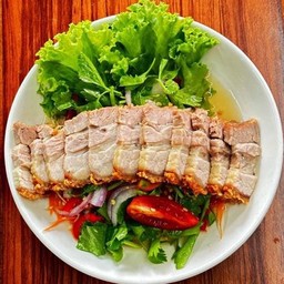 ยำหมูกรอบ