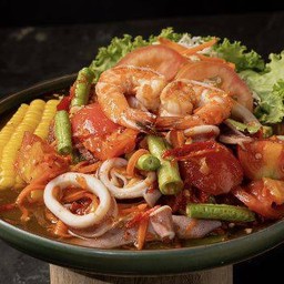 ส้มตำข้าวโพดทะเล (Somtam Corn with Seafood)