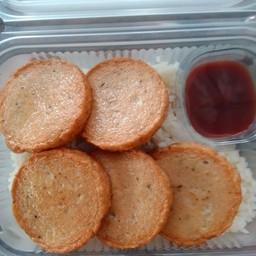 ข้าวราดหมูยอทอด 5 ชิ้น