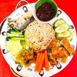 ข้าวคลุกน้ำพริกเผาแมงดา