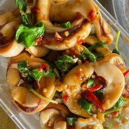 ข้าวกะเพราปลาหมึก
