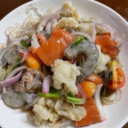 ยำเส้นแก้ว+กุ้งสด+แซลมอนบราวน์+เล็บมือนาง