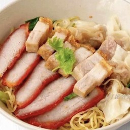 บะหมี่แห้งหมูกรอบหมูแดง