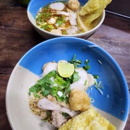 เฮียบ๊วย ก๋วยเตี๋ยวหมูโบราณ (ห่อใบตอง)