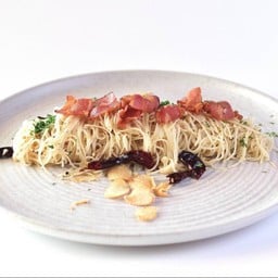 สปาเก็ตตี้ผัดพริกแห้งเบคอน(เส้นแองเจิ้ลแฮร์)