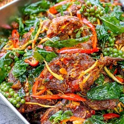 ผัดพริกแกงปลาดุกทอดกรอบ(กับข้าว)